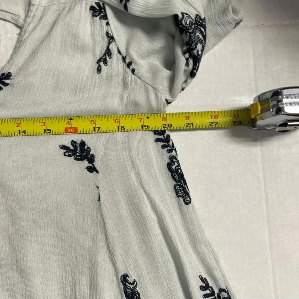 Free People Long Sleeve Austin Tunic Dress. Size
Medium. Grey green blue floral - Picture 11 of 14